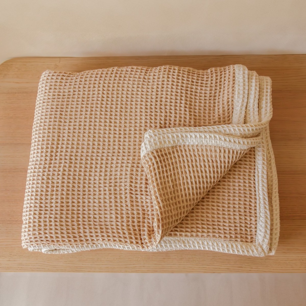 AKIIKO - LATTE PIQUE WAFFLE THROW WITH NATURAL BORDER
